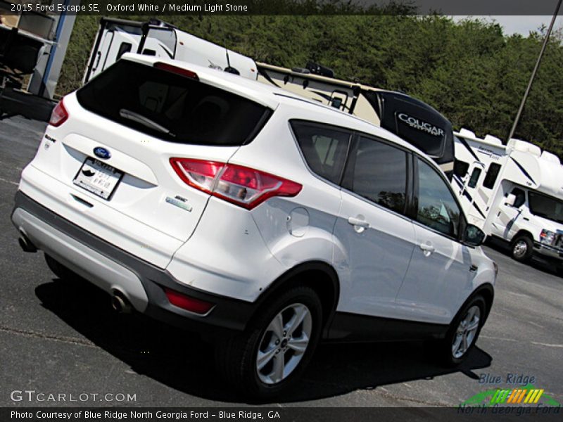 Oxford White / Medium Light Stone 2015 Ford Escape SE