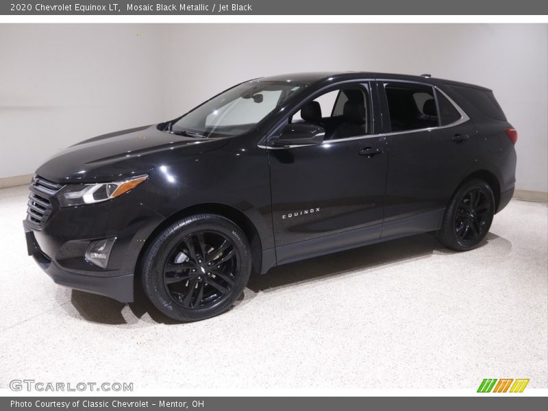 Front 3/4 View of 2020 Equinox LT