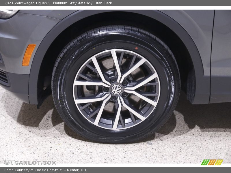 Platinum Gray Metallic / Titan Black 2021 Volkswagen Tiguan S