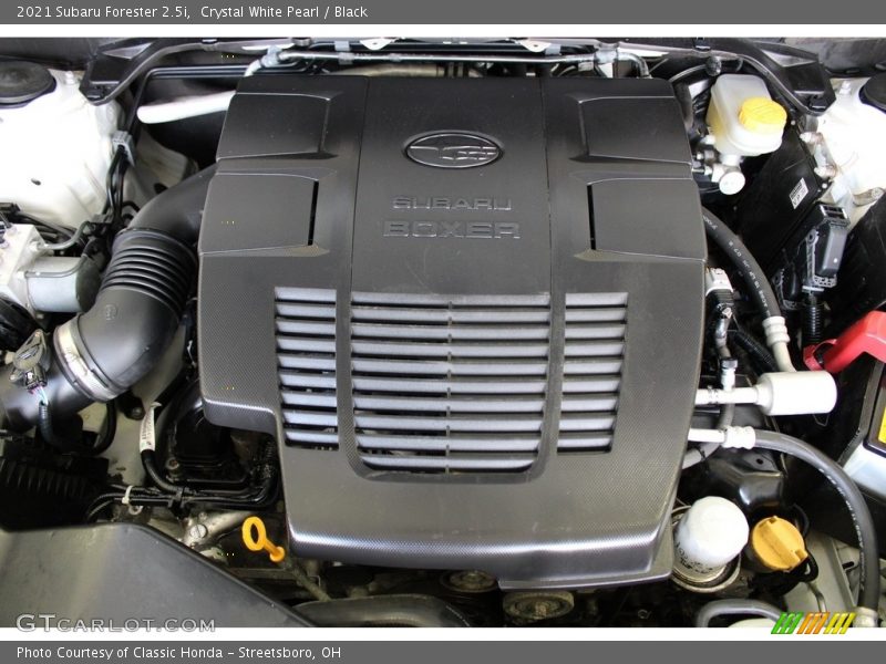 Crystal White Pearl / Black 2021 Subaru Forester 2.5i