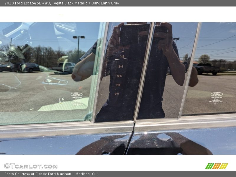 Agate Black Metallic / Dark Earth Gray 2020 Ford Escape SE 4WD