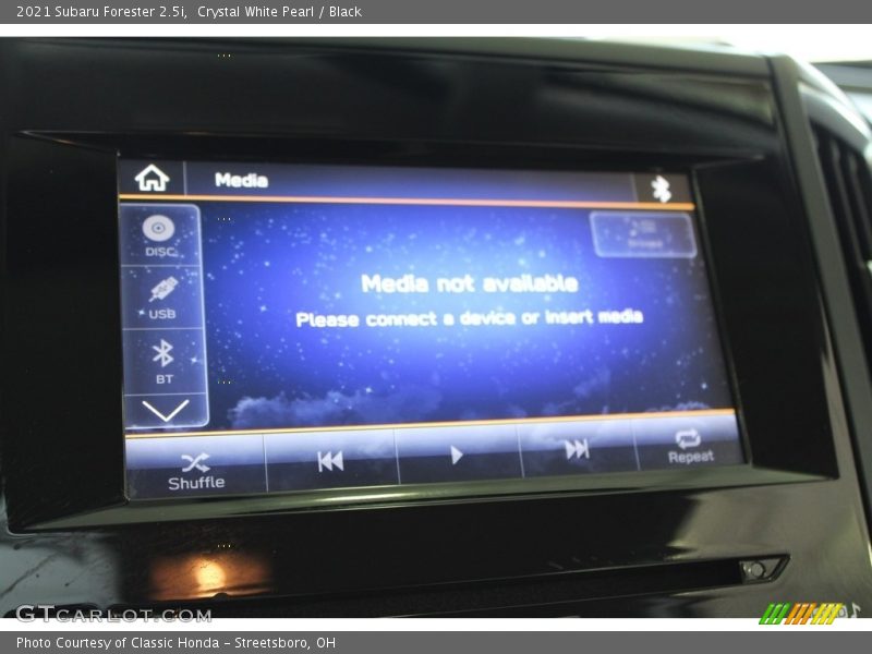 Crystal White Pearl / Black 2021 Subaru Forester 2.5i