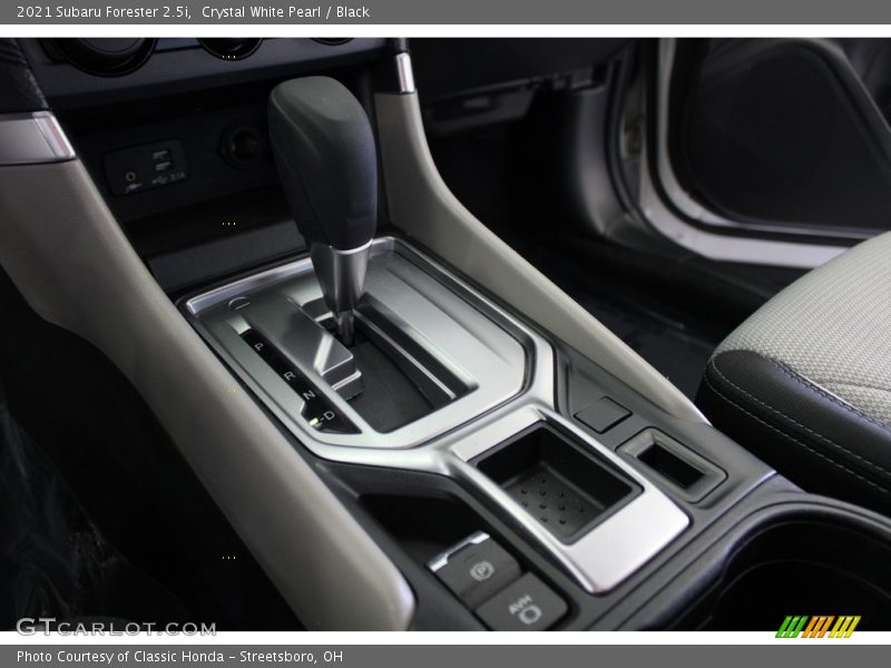Crystal White Pearl / Black 2021 Subaru Forester 2.5i