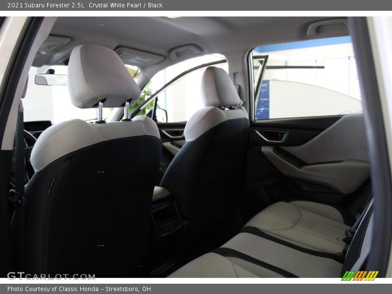 Crystal White Pearl / Black 2021 Subaru Forester 2.5i