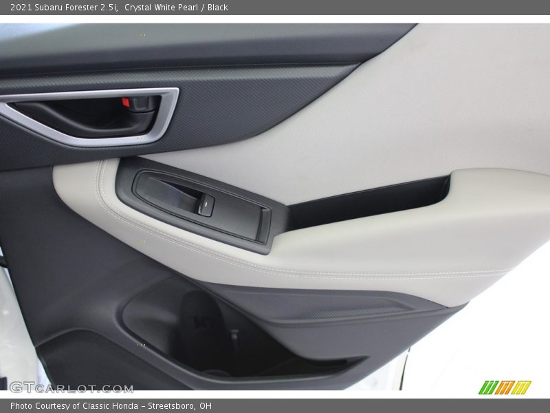 Crystal White Pearl / Black 2021 Subaru Forester 2.5i