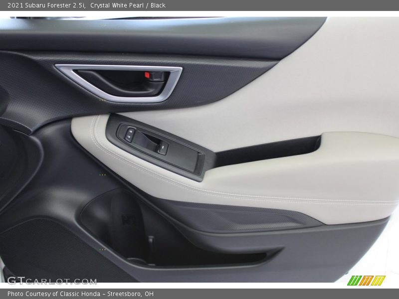 Crystal White Pearl / Black 2021 Subaru Forester 2.5i