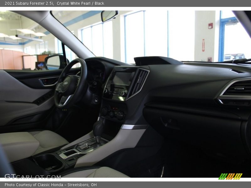 Crystal White Pearl / Black 2021 Subaru Forester 2.5i