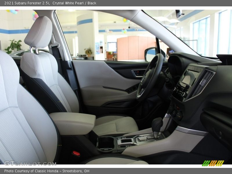 Crystal White Pearl / Black 2021 Subaru Forester 2.5i