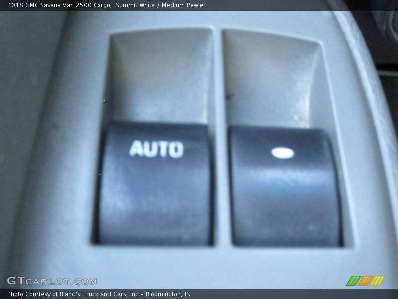 Summit White / Medium Pewter 2018 GMC Savana Van 2500 Cargo