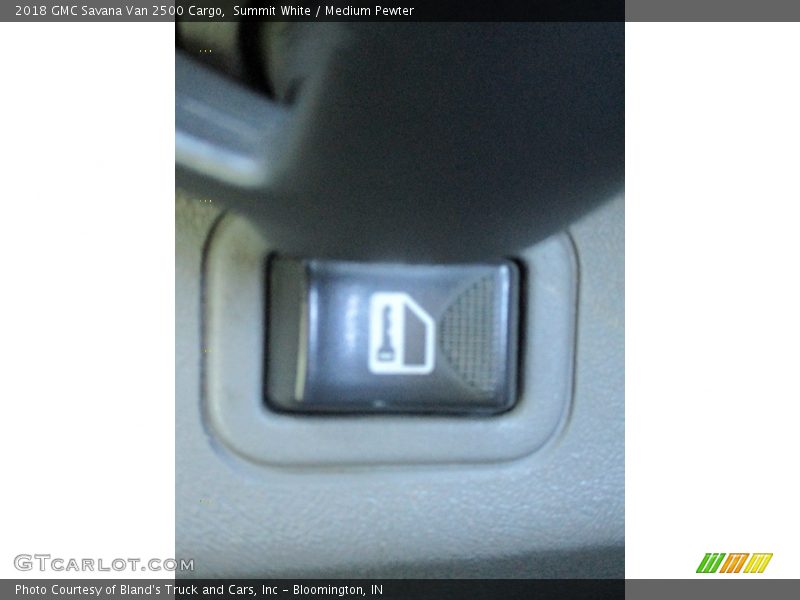 Summit White / Medium Pewter 2018 GMC Savana Van 2500 Cargo