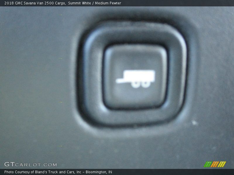Summit White / Medium Pewter 2018 GMC Savana Van 2500 Cargo