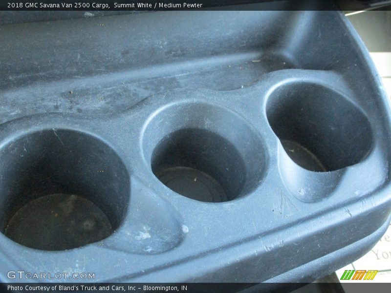 Summit White / Medium Pewter 2018 GMC Savana Van 2500 Cargo