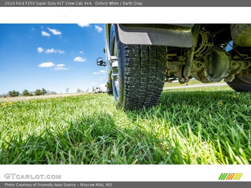Oxford White / Earth Gray 2019 Ford F350 Super Duty XLT Crew Cab 4x4