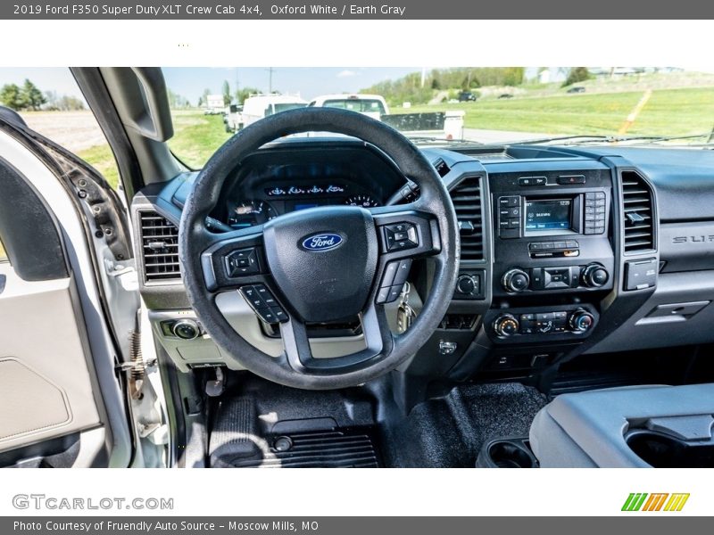 Oxford White / Earth Gray 2019 Ford F350 Super Duty XLT Crew Cab 4x4