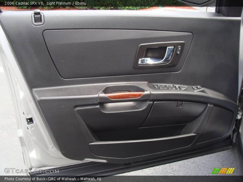 Light Platinum / Ebony 2006 Cadillac SRX V8