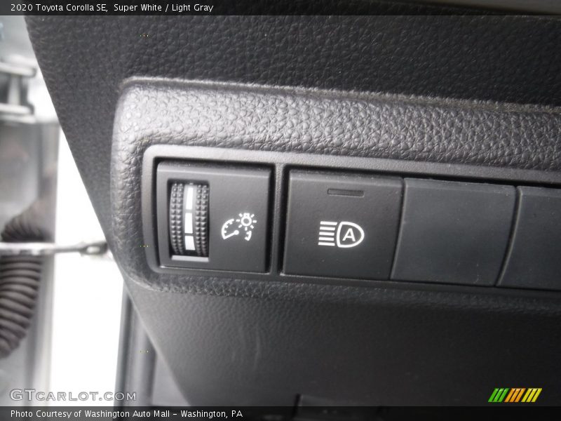 Super White / Light Gray 2020 Toyota Corolla SE
