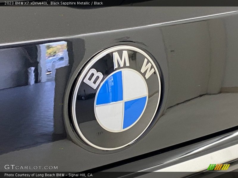 Black Sapphire Metallic / Black 2023 BMW X7 xDrive40i