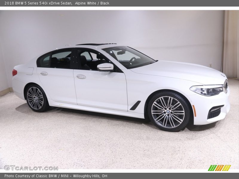 Alpine White / Black 2018 BMW 5 Series 540i xDrive Sedan