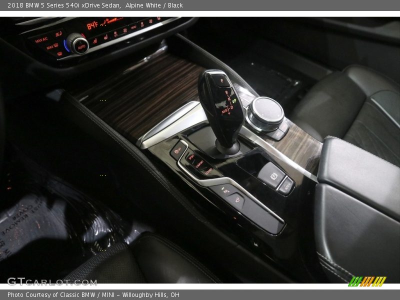 Alpine White / Black 2018 BMW 5 Series 540i xDrive Sedan