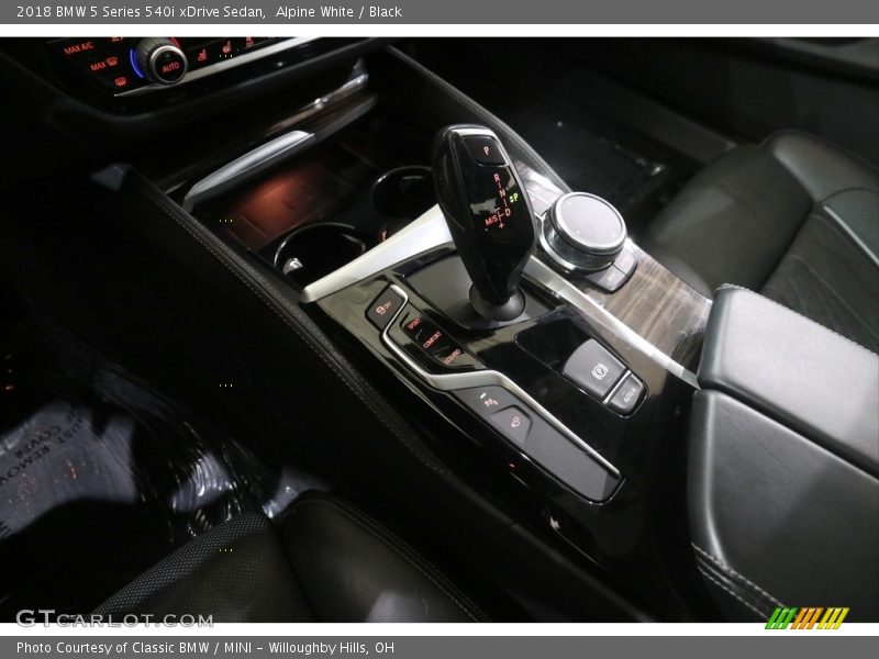 Alpine White / Black 2018 BMW 5 Series 540i xDrive Sedan