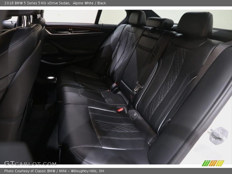 Alpine White / Black 2018 BMW 5 Series 540i xDrive Sedan