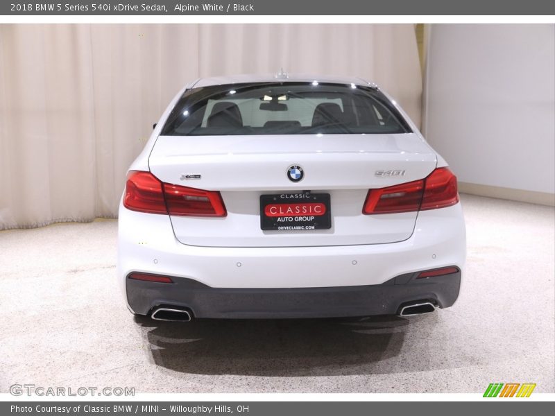 Alpine White / Black 2018 BMW 5 Series 540i xDrive Sedan