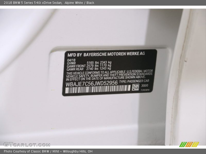 Alpine White / Black 2018 BMW 5 Series 540i xDrive Sedan