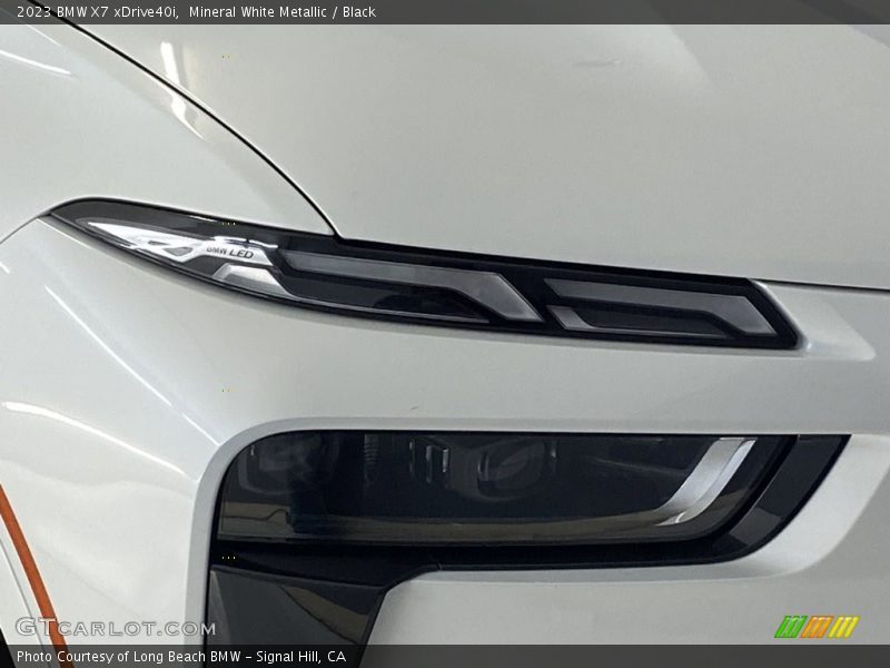 Mineral White Metallic / Black 2023 BMW X7 xDrive40i