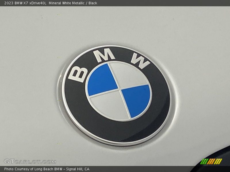 Mineral White Metallic / Black 2023 BMW X7 xDrive40i