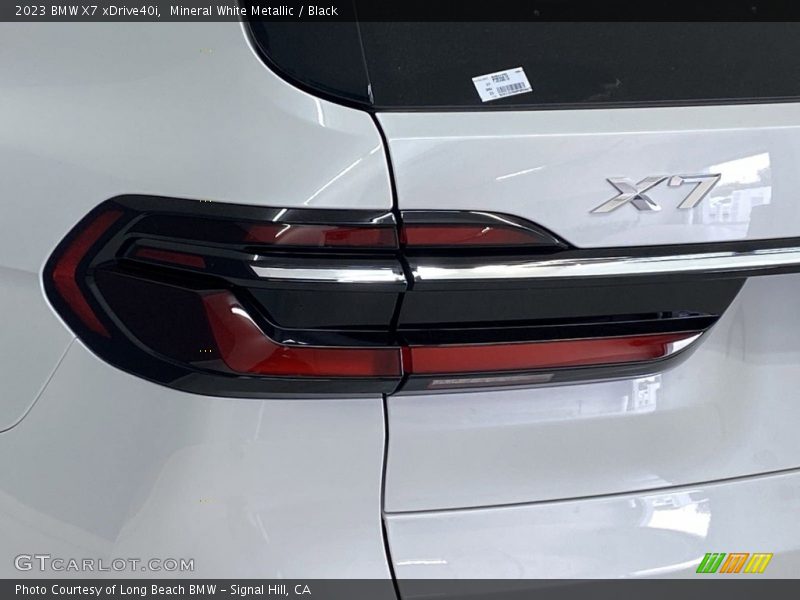 Mineral White Metallic / Black 2023 BMW X7 xDrive40i