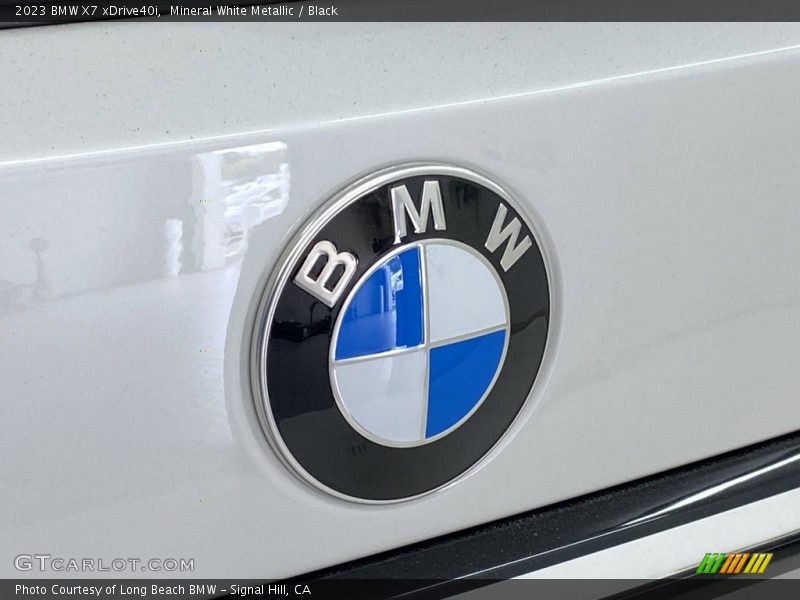 Mineral White Metallic / Black 2023 BMW X7 xDrive40i