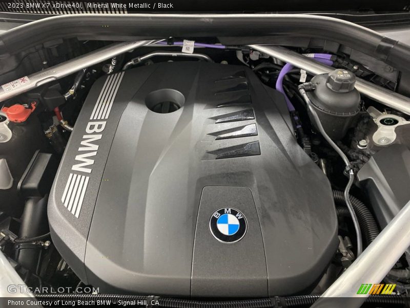 Mineral White Metallic / Black 2023 BMW X7 xDrive40i