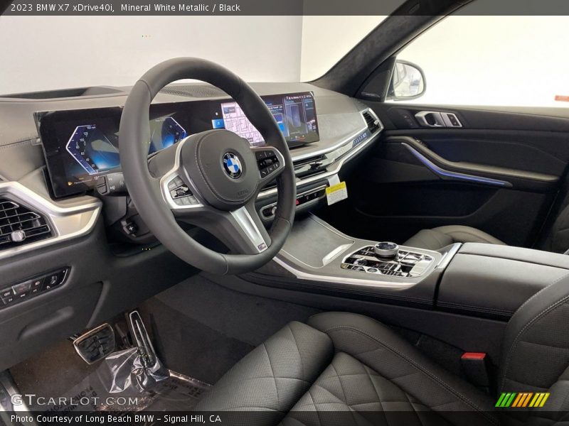 Mineral White Metallic / Black 2023 BMW X7 xDrive40i