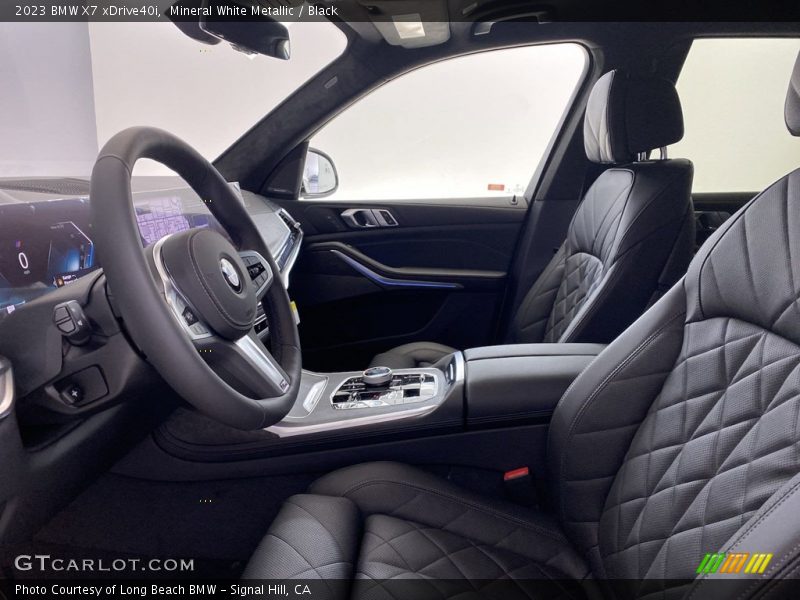 Mineral White Metallic / Black 2023 BMW X7 xDrive40i