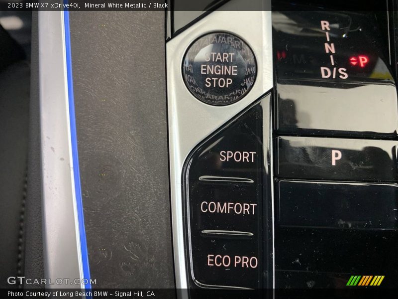 Mineral White Metallic / Black 2023 BMW X7 xDrive40i