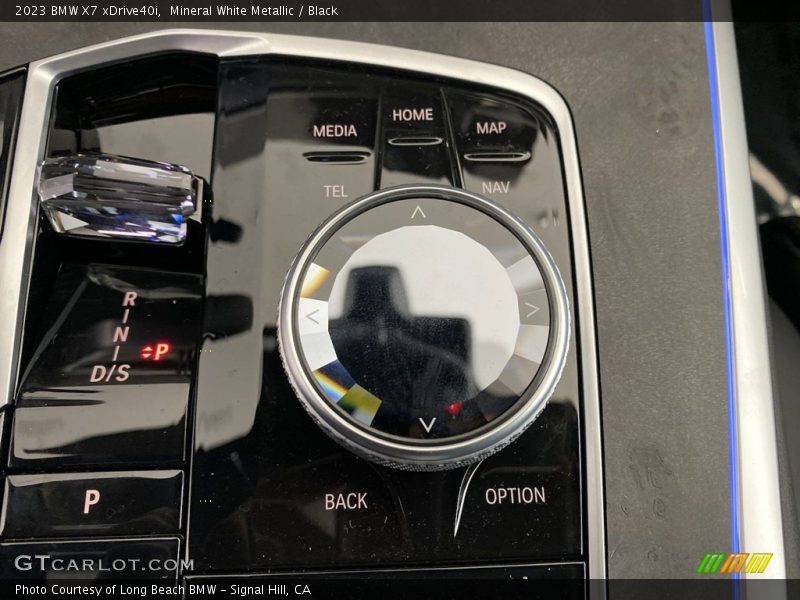 Mineral White Metallic / Black 2023 BMW X7 xDrive40i