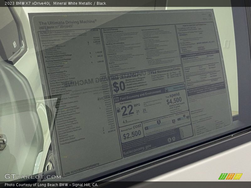 Mineral White Metallic / Black 2023 BMW X7 xDrive40i