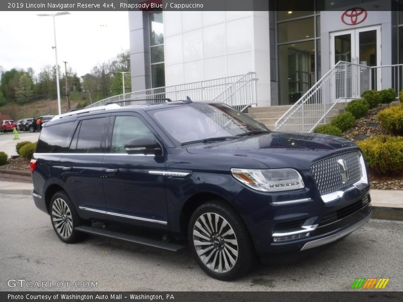 Front 3/4 View of 2019 Navigator Reserve 4x4