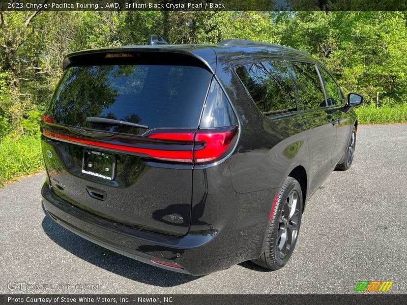 Brilliant Black Crystal Pearl / Black 2023 Chrysler Pacifica Touring L AWD
