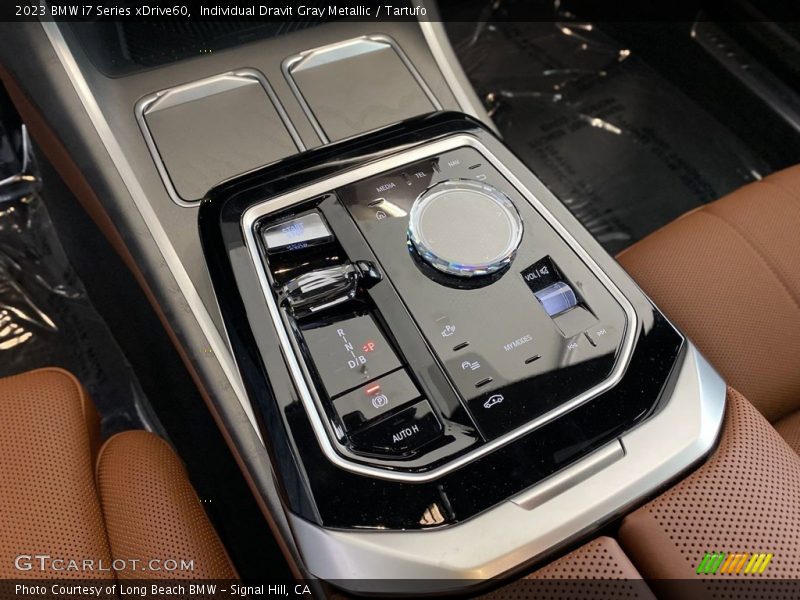 Controls of 2023 i7 Series xDrive60