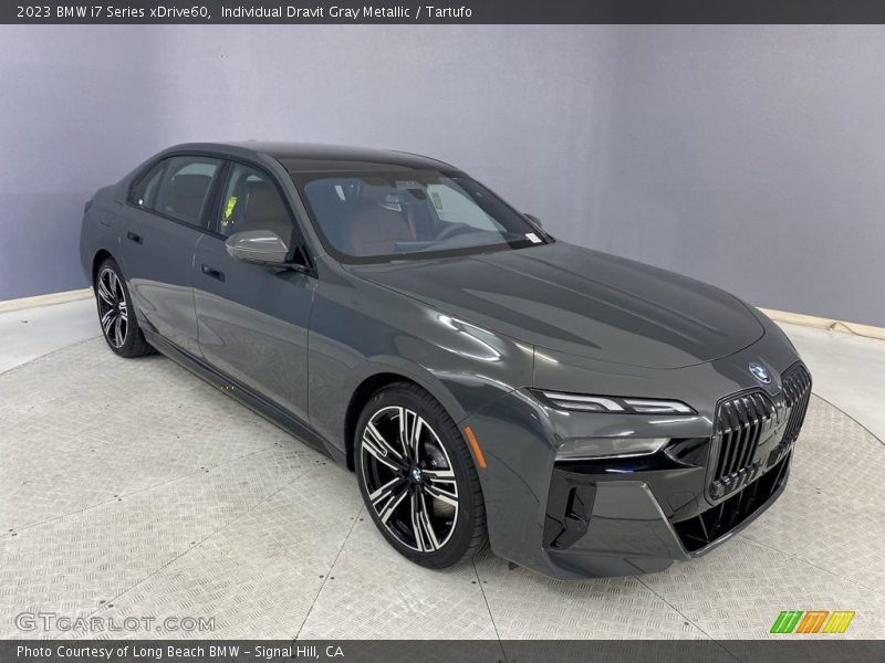 Front 3/4 View of 2023 i7 Series xDrive60