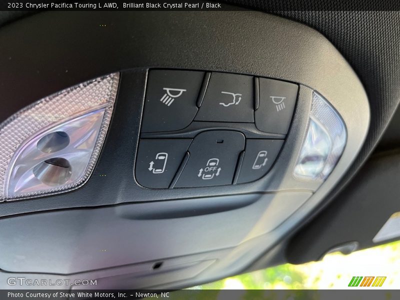 Brilliant Black Crystal Pearl / Black 2023 Chrysler Pacifica Touring L AWD