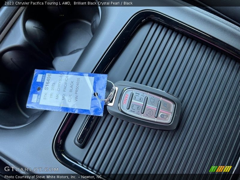 Brilliant Black Crystal Pearl / Black 2023 Chrysler Pacifica Touring L AWD