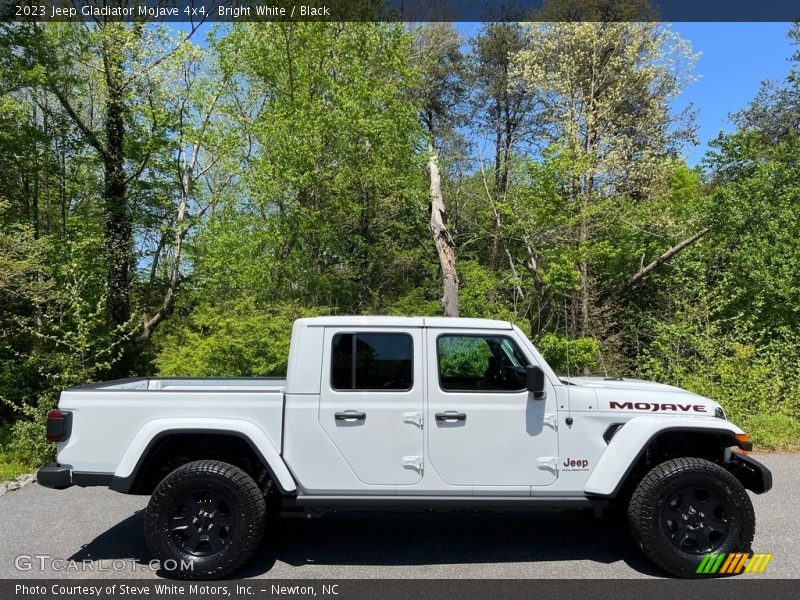 Bright White / Black 2023 Jeep Gladiator Mojave 4x4