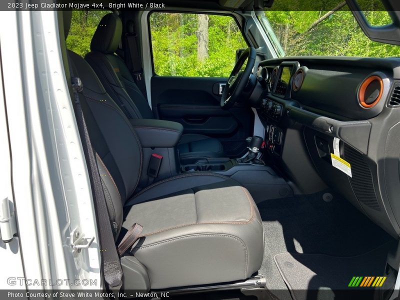 Bright White / Black 2023 Jeep Gladiator Mojave 4x4
