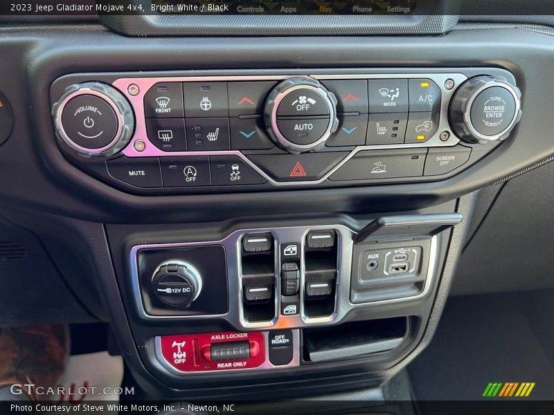 Bright White / Black 2023 Jeep Gladiator Mojave 4x4