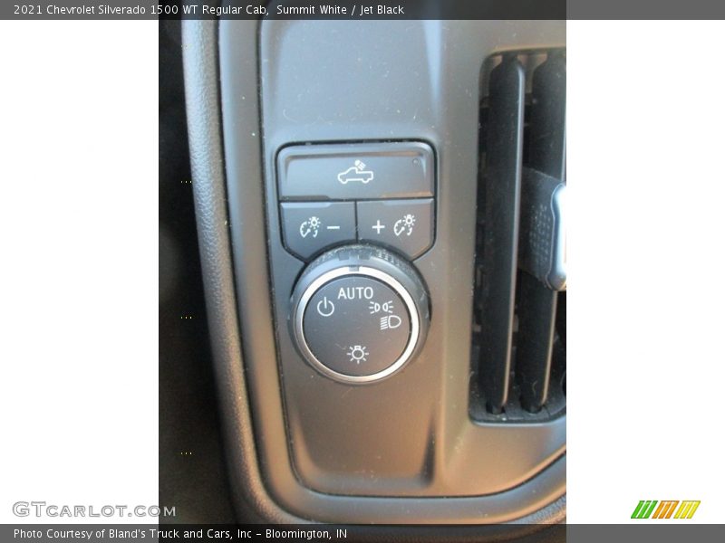 Summit White / Jet Black 2021 Chevrolet Silverado 1500 WT Regular Cab