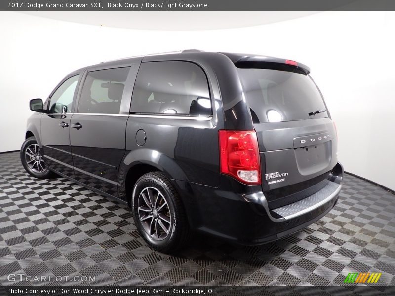 Black Onyx / Black/Light Graystone 2017 Dodge Grand Caravan SXT