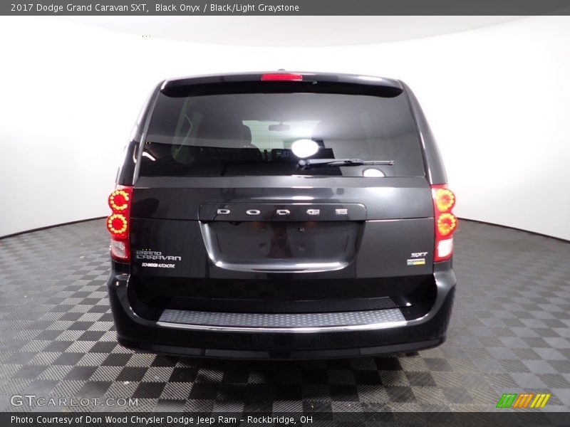 Black Onyx / Black/Light Graystone 2017 Dodge Grand Caravan SXT
