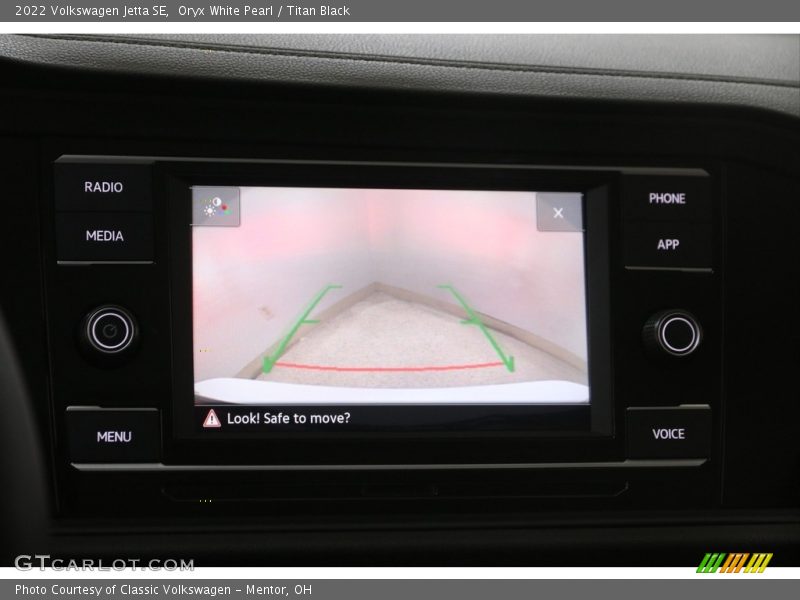 Oryx White Pearl / Titan Black 2022 Volkswagen Jetta SE